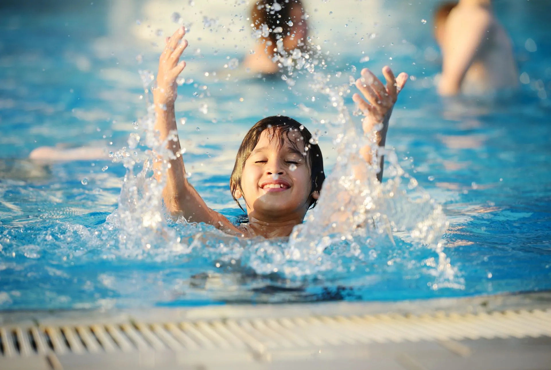 shutterstock_110647763_Zwempunt_Delden_Fotoslider_Zwemles_persoonlijk_en_kleinschalig_201901301647531[1]